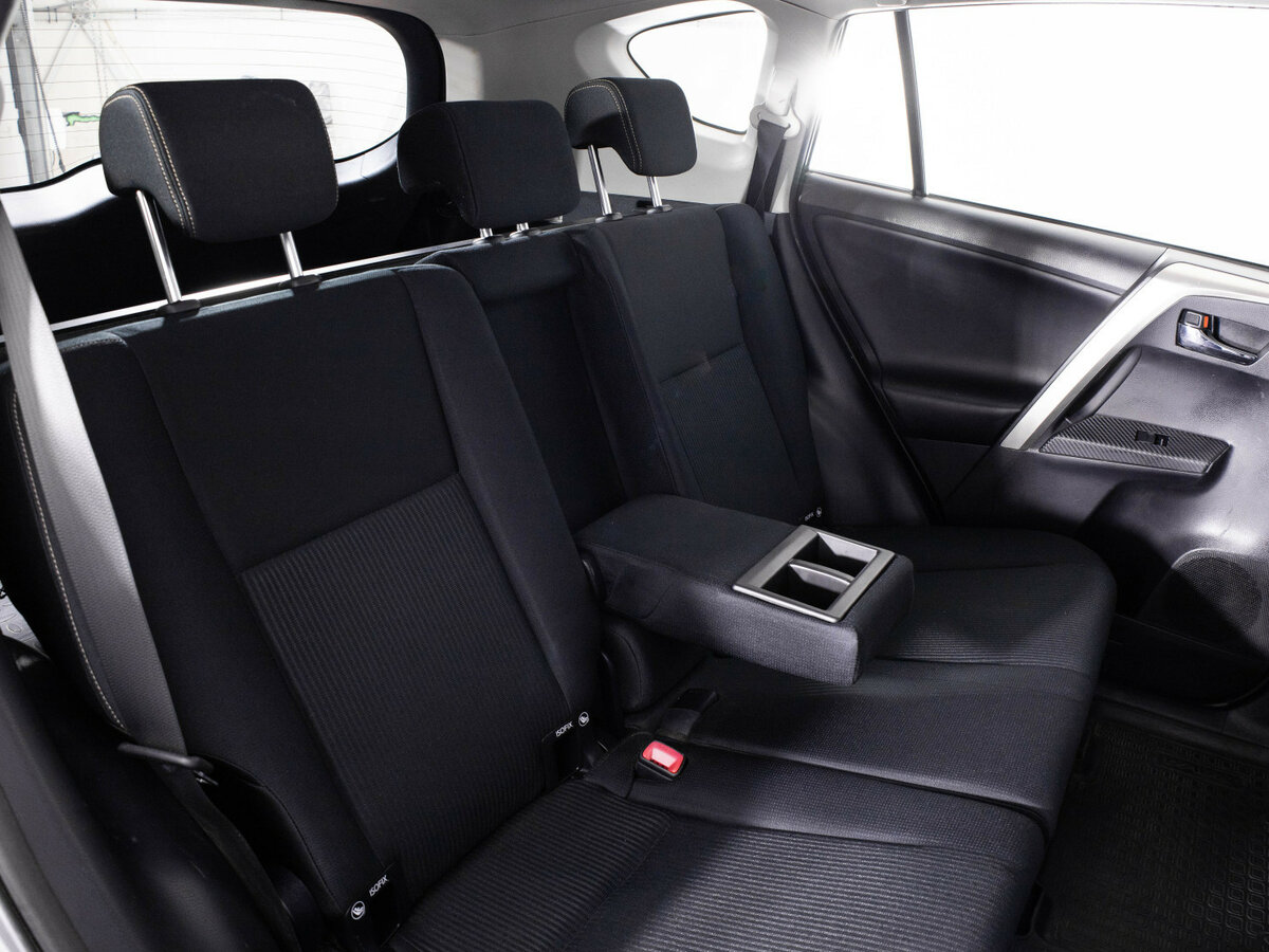 Toyota RAV4 с пробегом — 2013 год. Фото: #13