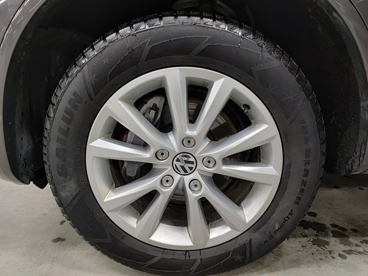 Volkswagen Touareg с пробегом — 2012 год. Фото: #17