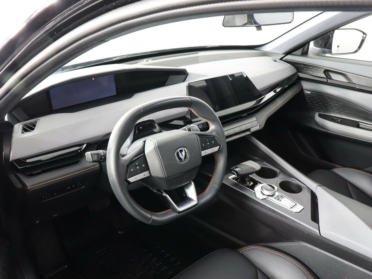 Changan UNI-V с пробегом — 2023 год. Фото: #8