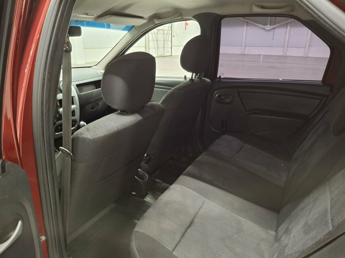 Renault Logan с пробегом — 2012 год. Фото: #11