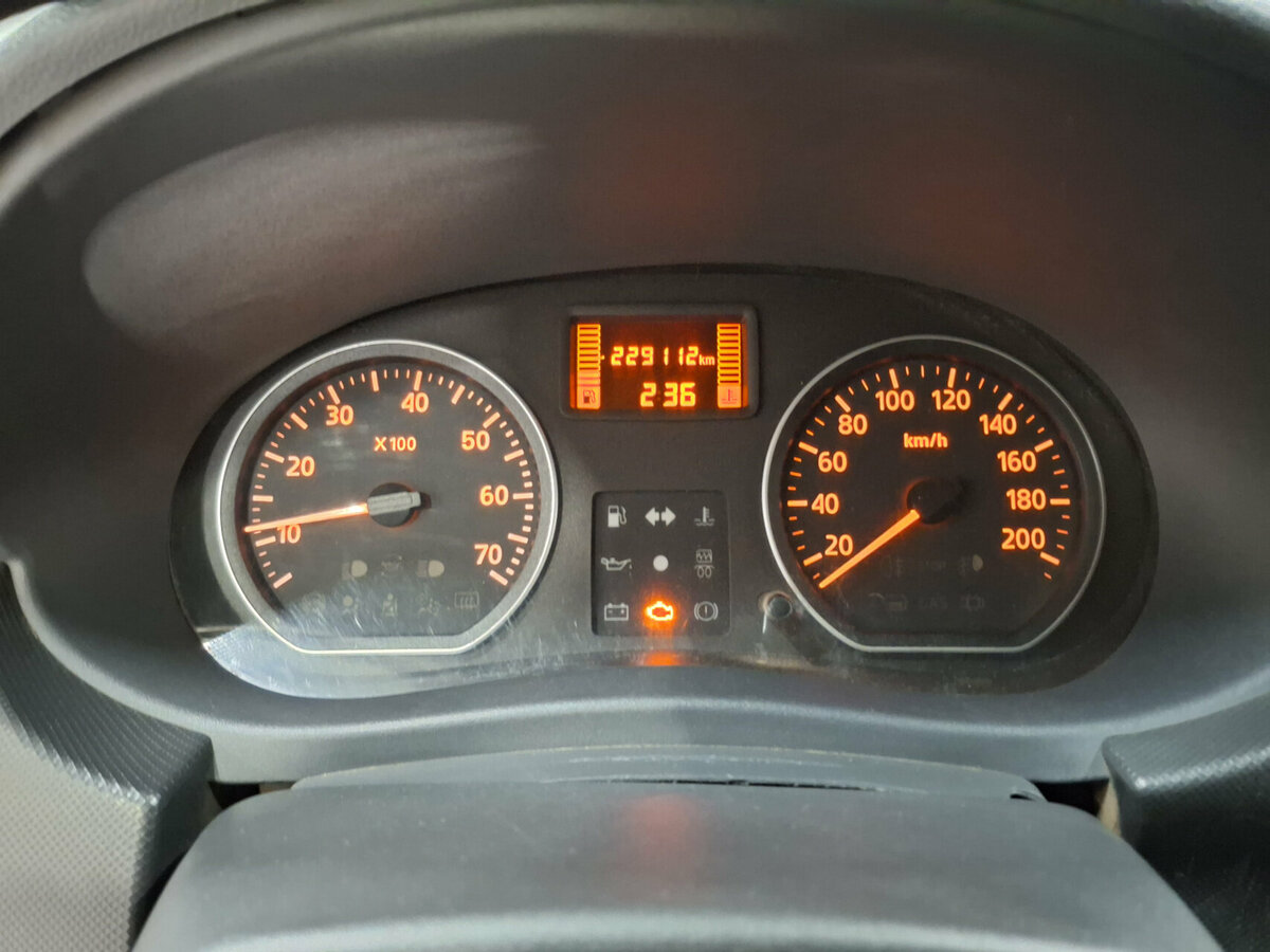 Renault Logan с пробегом — 2012 год. Фото: #12