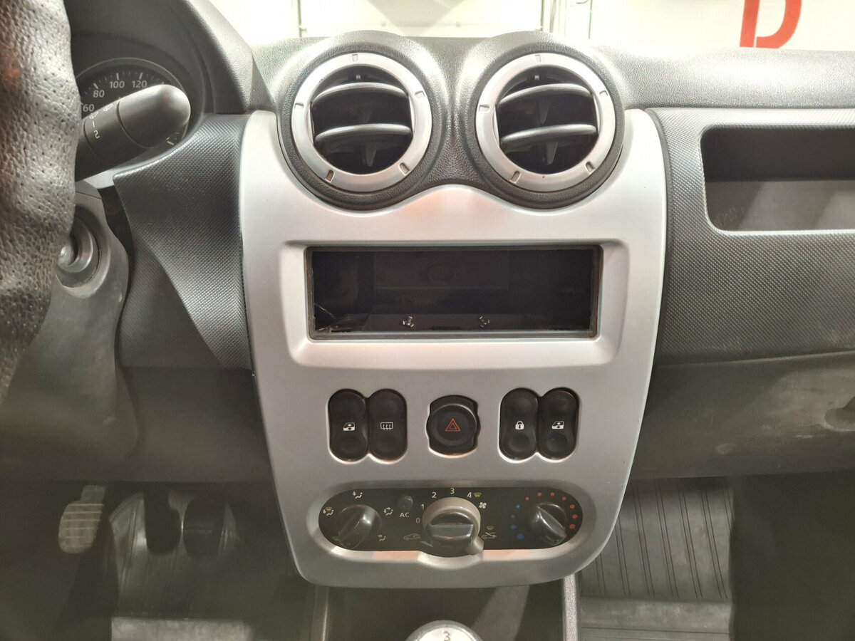 Renault Logan с пробегом — 2012 год. Фото: #14