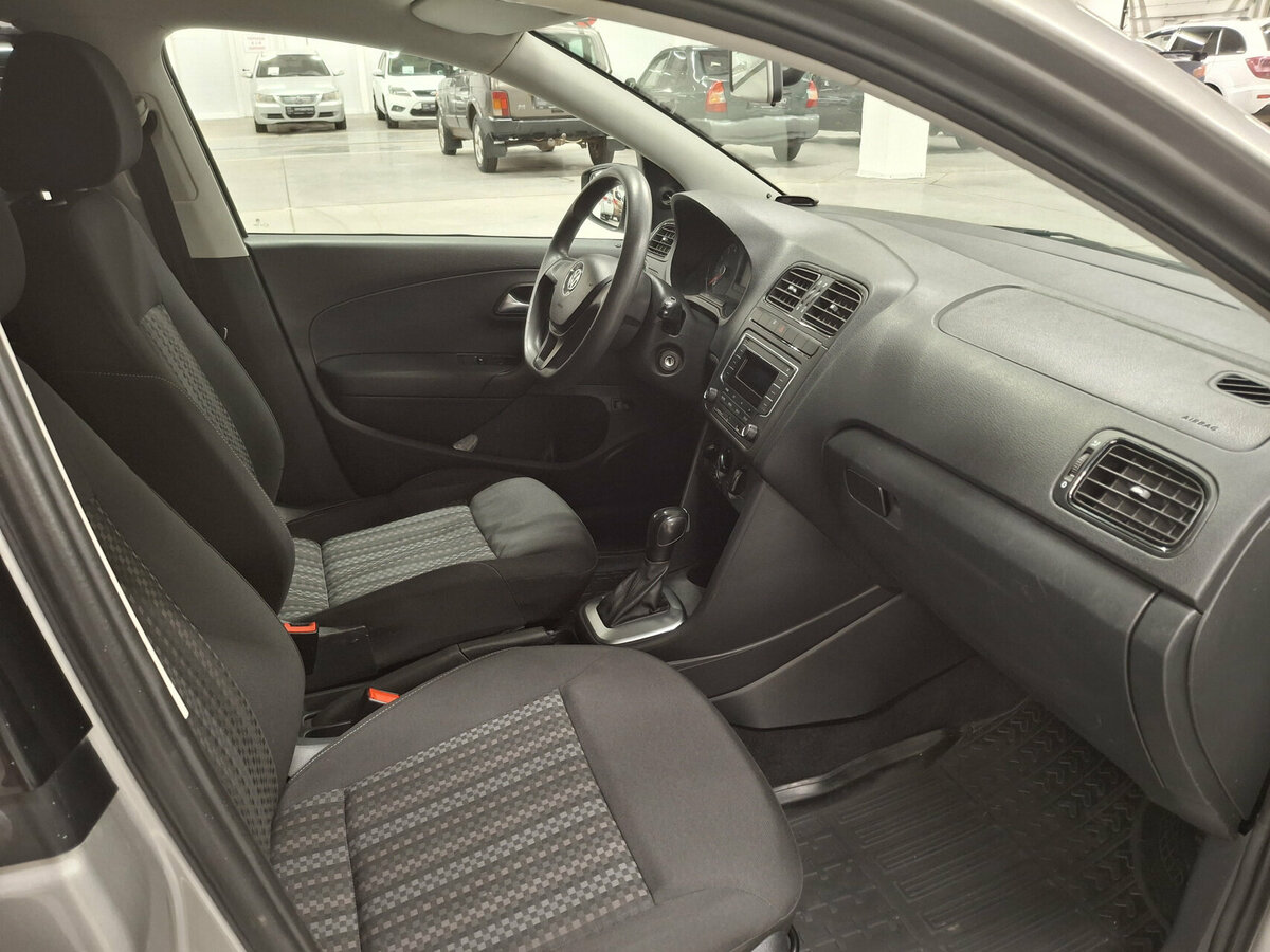Volkswagen Polo с пробегом — 2018 год. Фото: #10