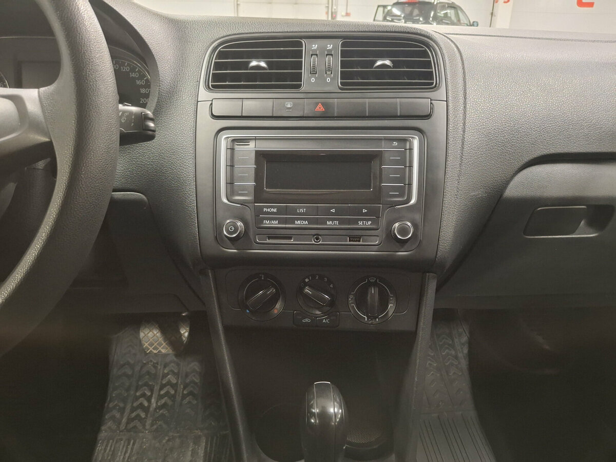 Volkswagen Polo с пробегом — 2018 год. Фото: #14