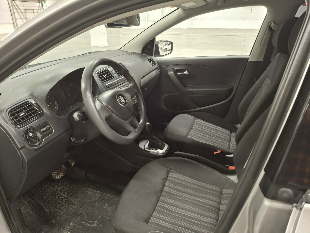 Volkswagen Polo с пробегом — 2018 год. Фото: #15
