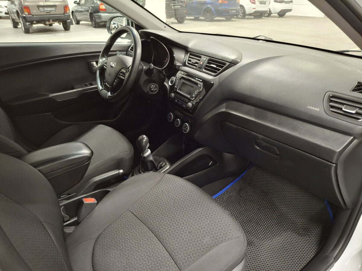Kia Rio с пробегом — 2017 год. Фото: #10