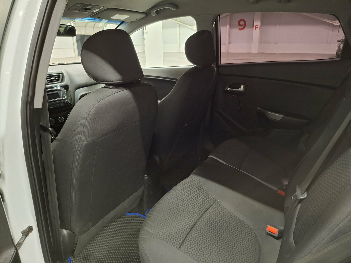 Kia Rio с пробегом — 2017 год. Фото: #11