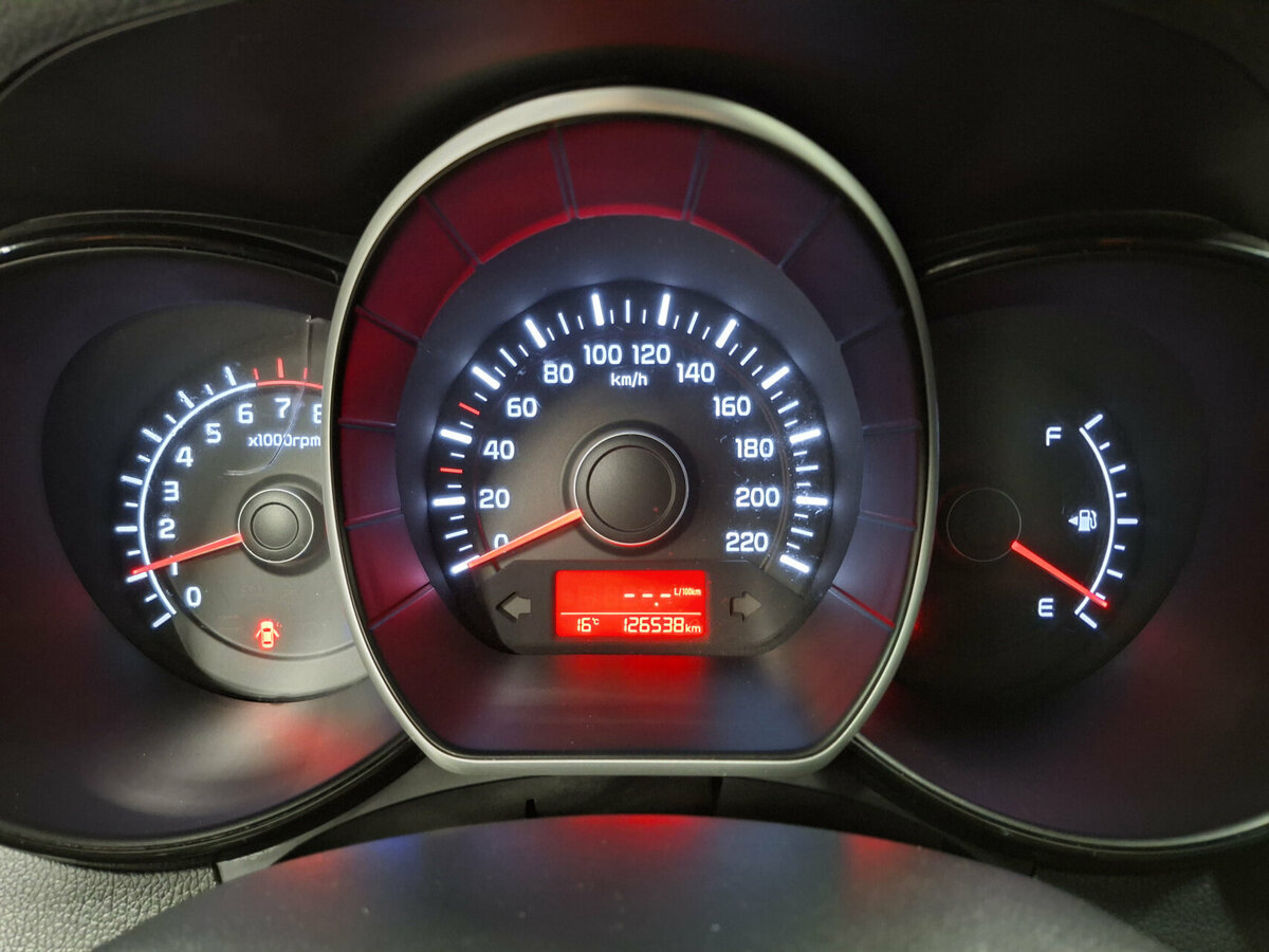 Kia Rio с пробегом — 2017 год. Фото: #12