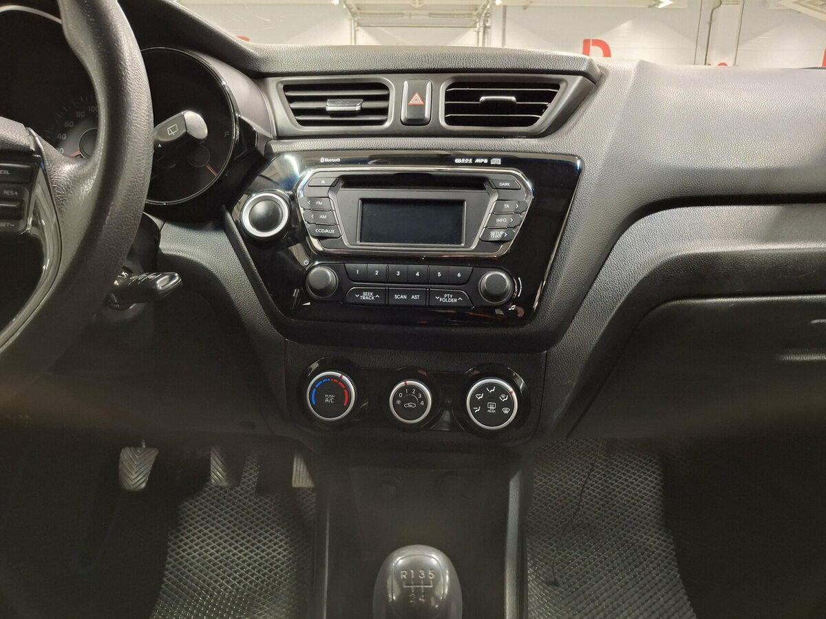 Kia Rio с пробегом — 2017 год. Фото: #14