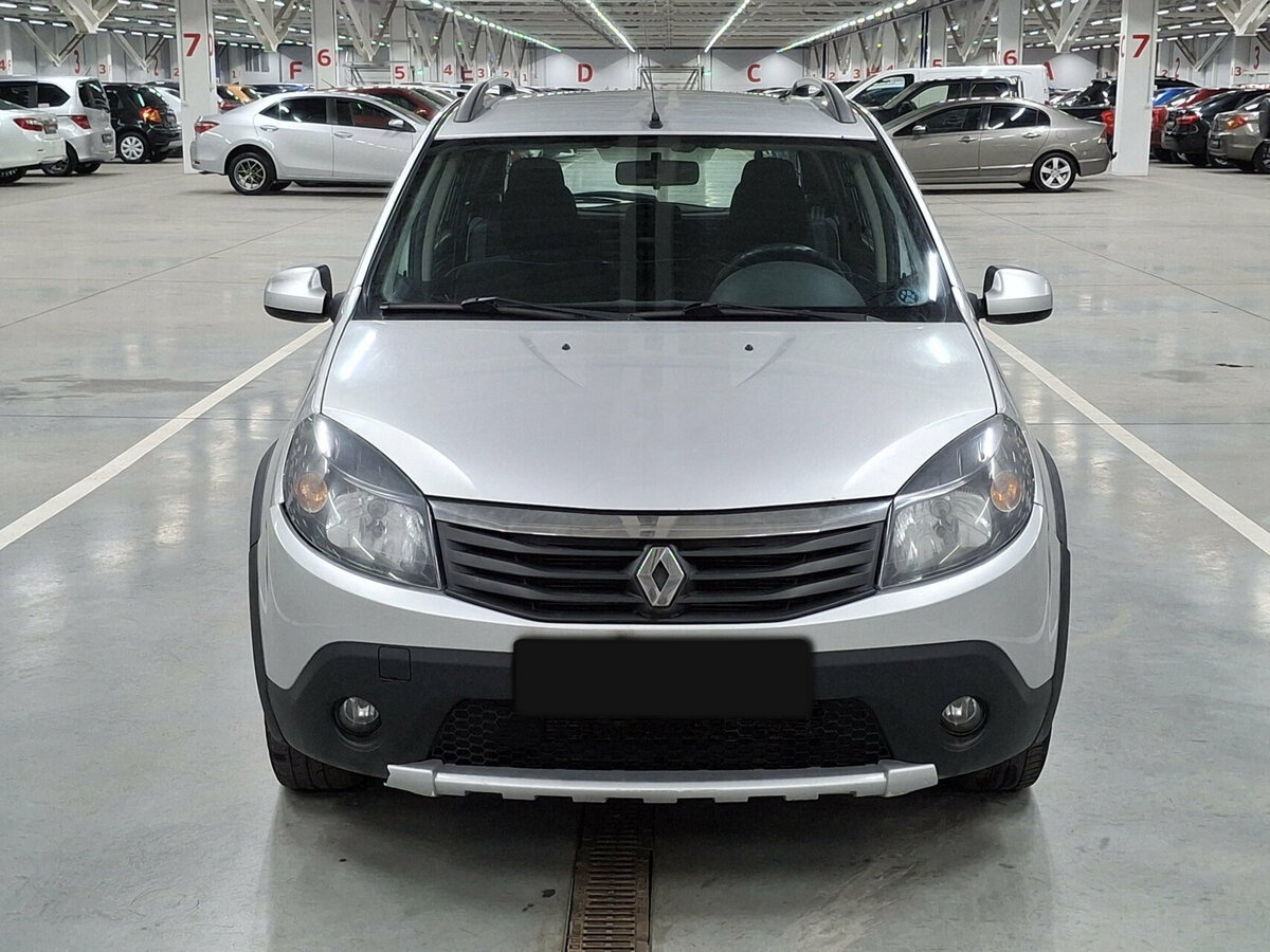 Renault Sandero с пробегом — 2013 год. Фото: #1