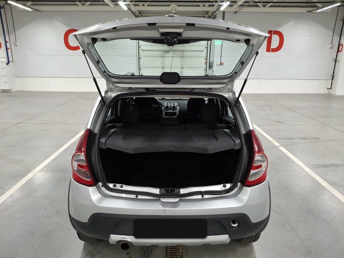 Renault Sandero с пробегом — 2013 год. Фото: #9