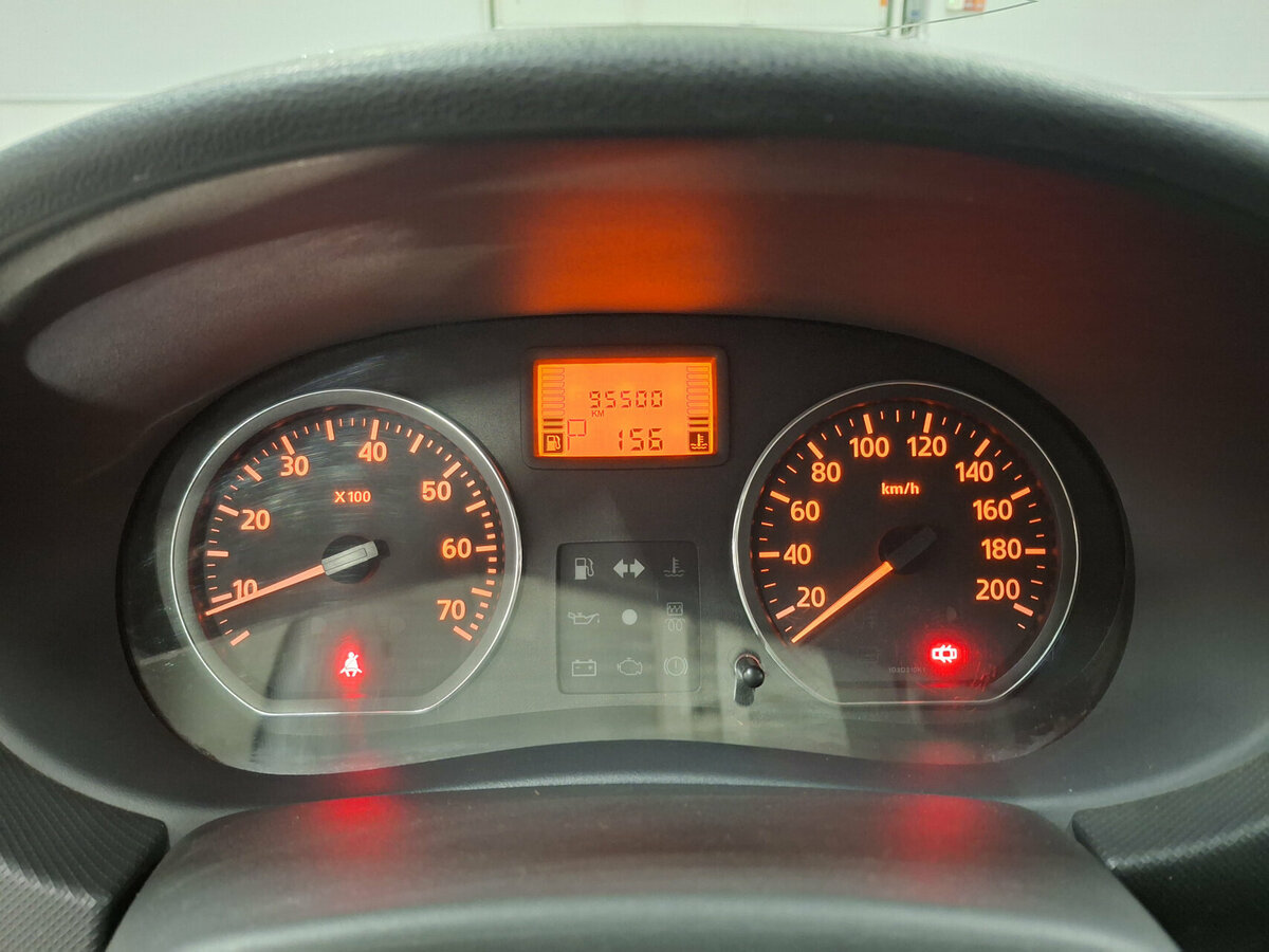 Renault Sandero с пробегом — 2013 год. Фото: #12