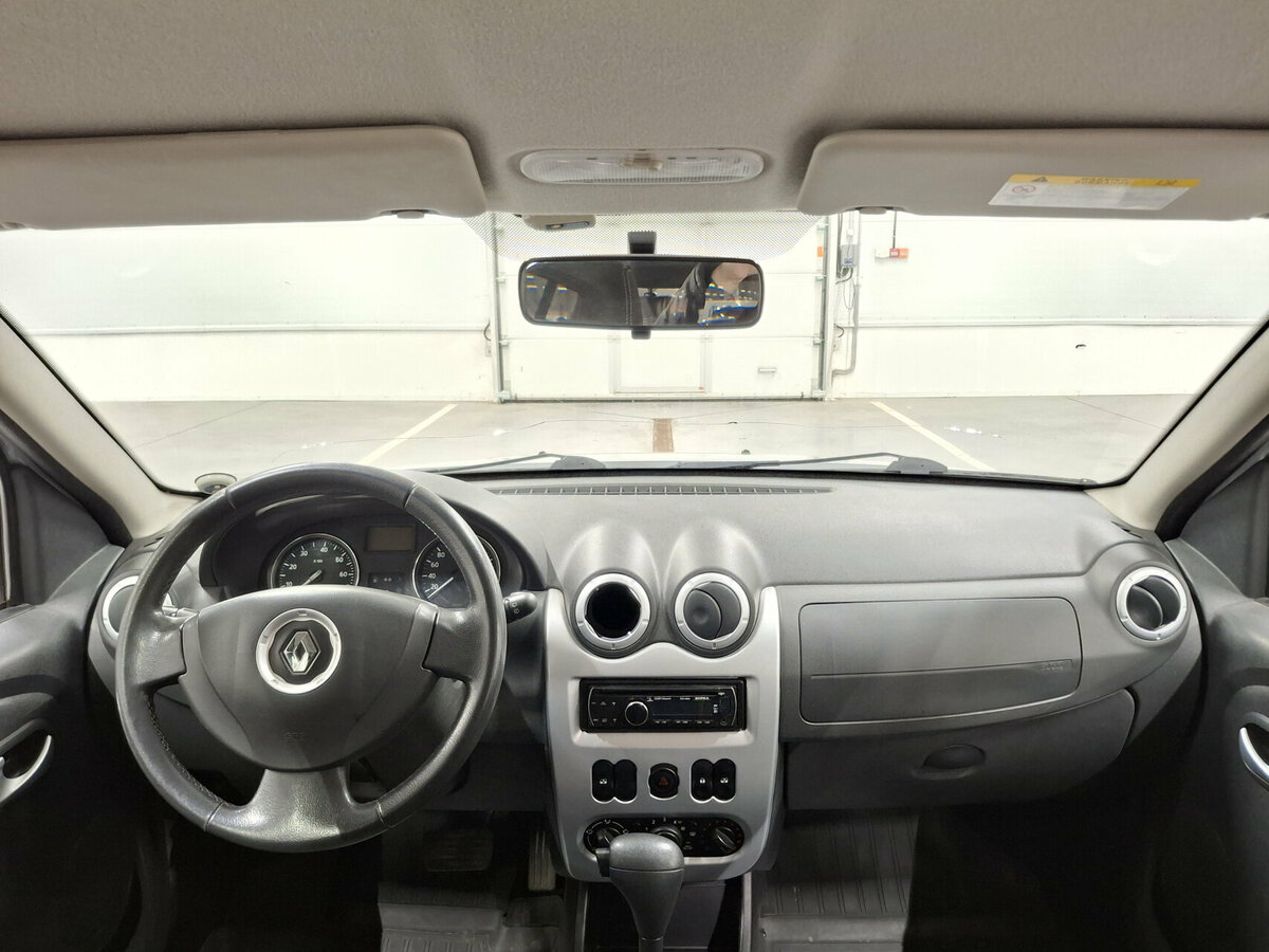 Renault Sandero с пробегом — 2013 год. Фото: #13