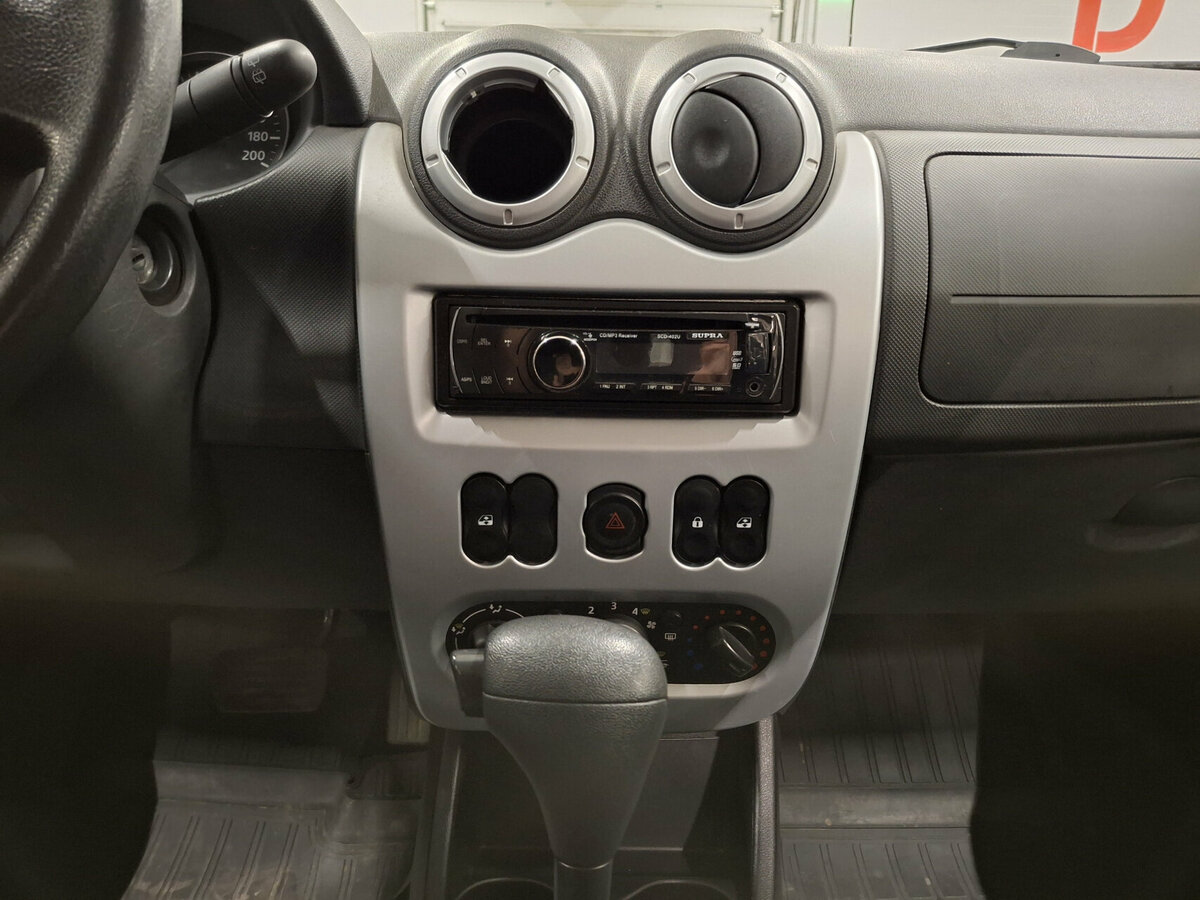 Renault Sandero с пробегом — 2013 год. Фото: #14