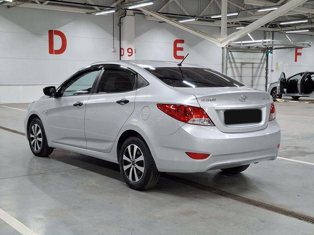 Hyundai Solaris с пробегом — 2014 год. Фото: #6