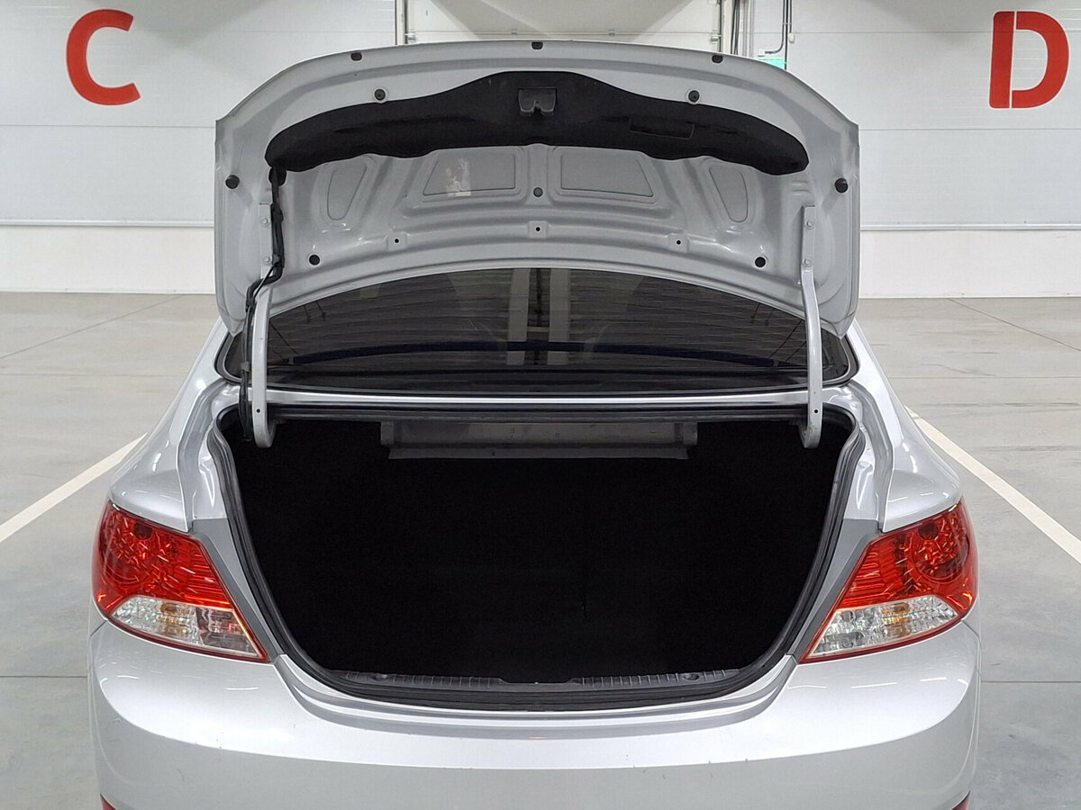 Hyundai Solaris с пробегом — 2014 год. Фото: #9