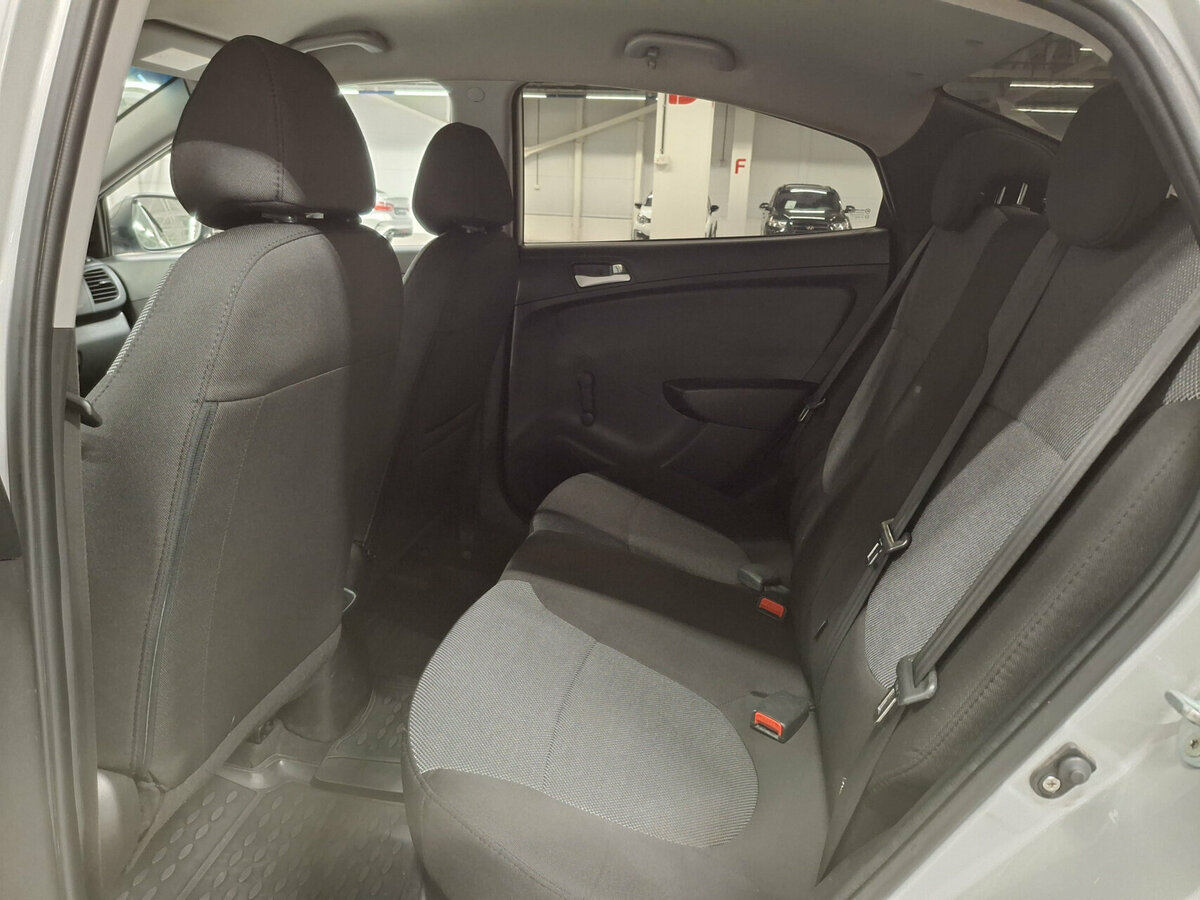 Hyundai Solaris с пробегом — 2014 год. Фото: #11