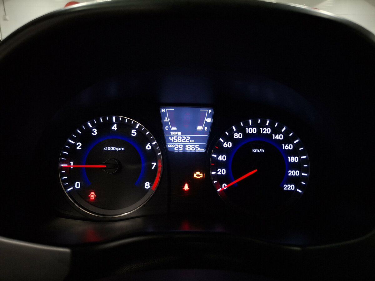 Hyundai Solaris с пробегом — 2014 год. Фото: #12