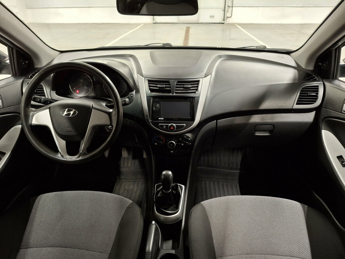 Hyundai Solaris с пробегом — 2014 год. Фото: #13