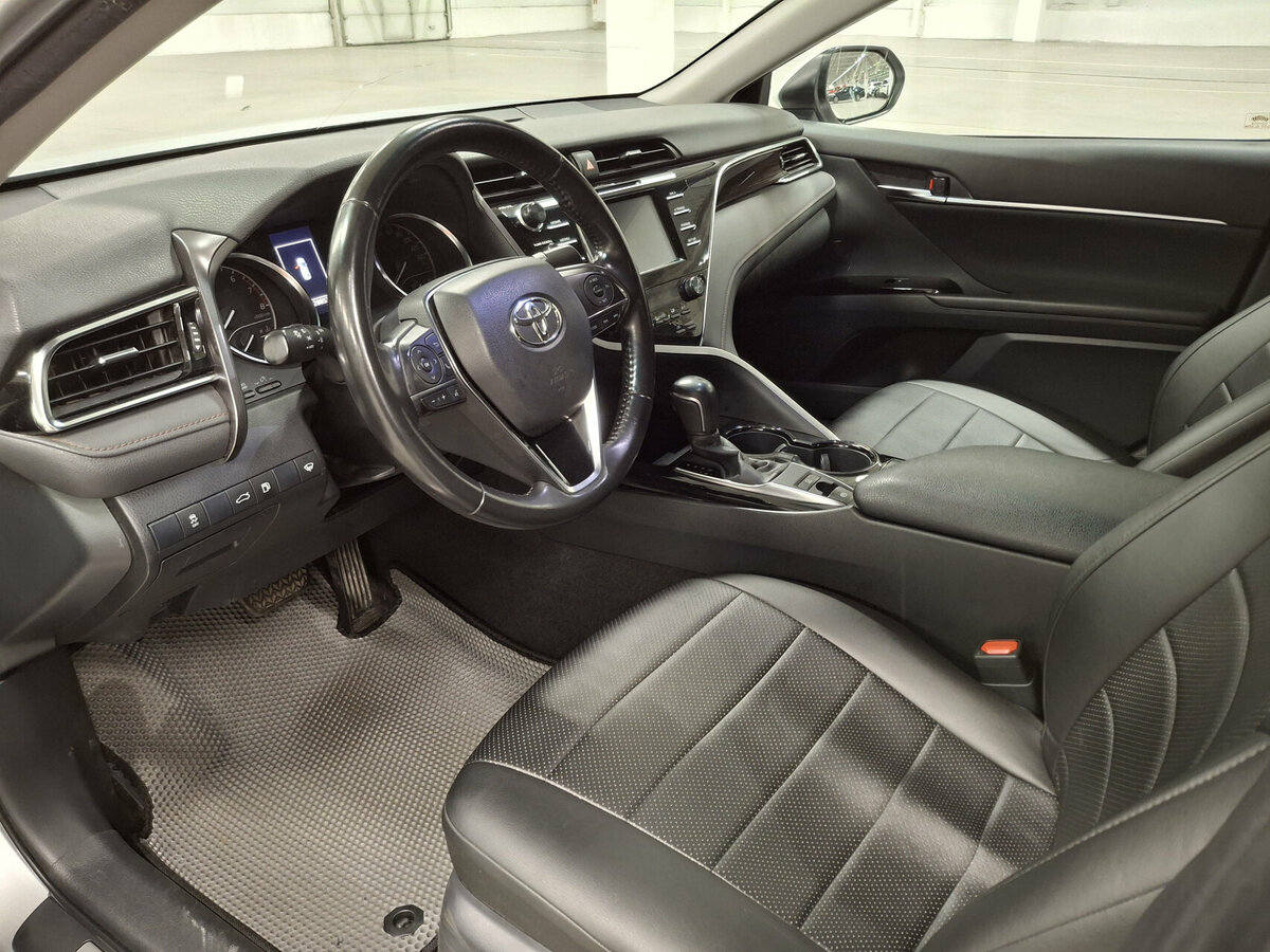 Toyota Camry с пробегом — 2018 год. Фото: #14