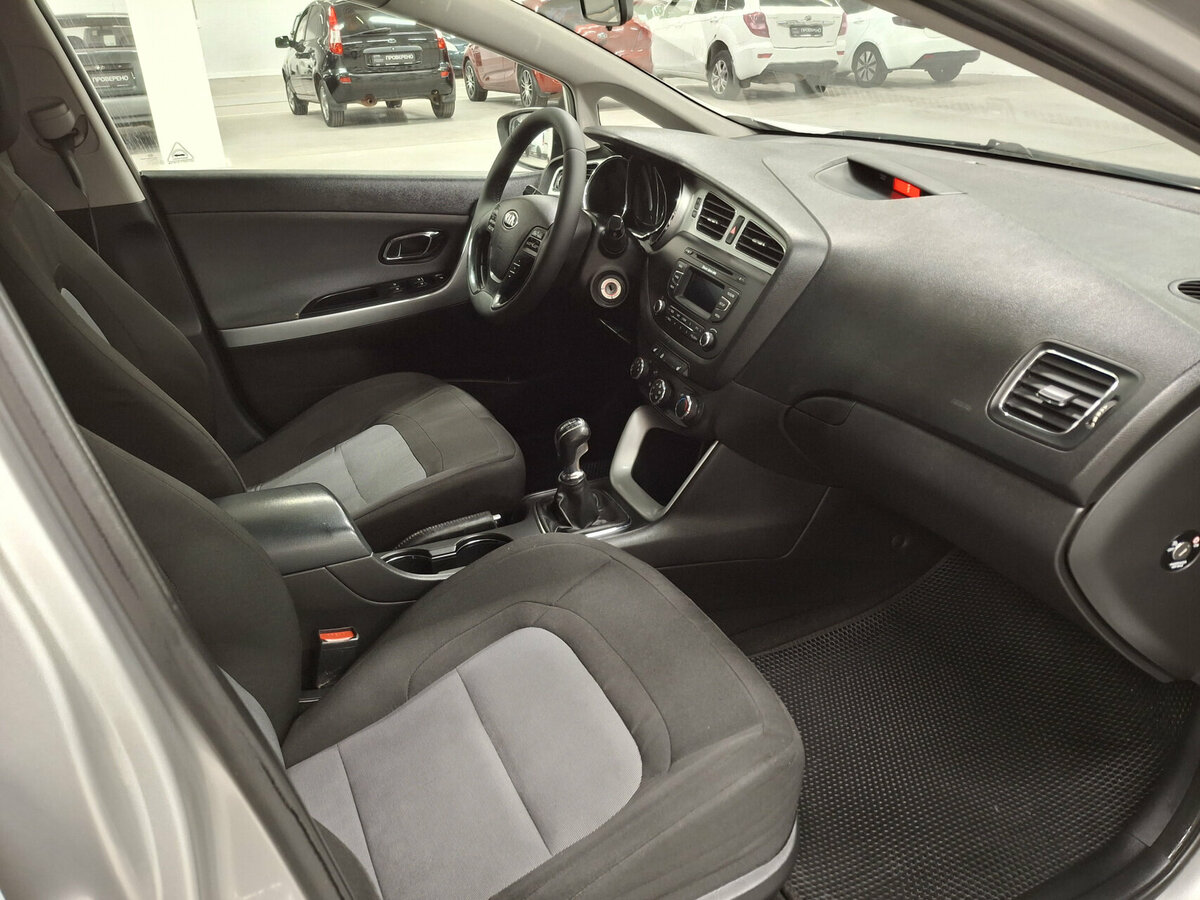 Kia Ceed с пробегом — 2013 год. Фото: #10