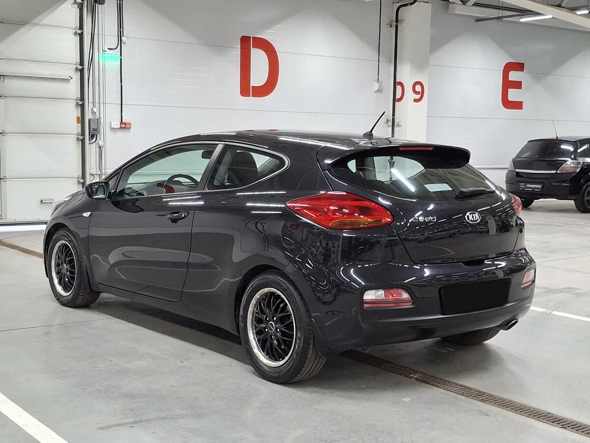 Kia Ceed с пробегом — 2015 год. Фото: #6
