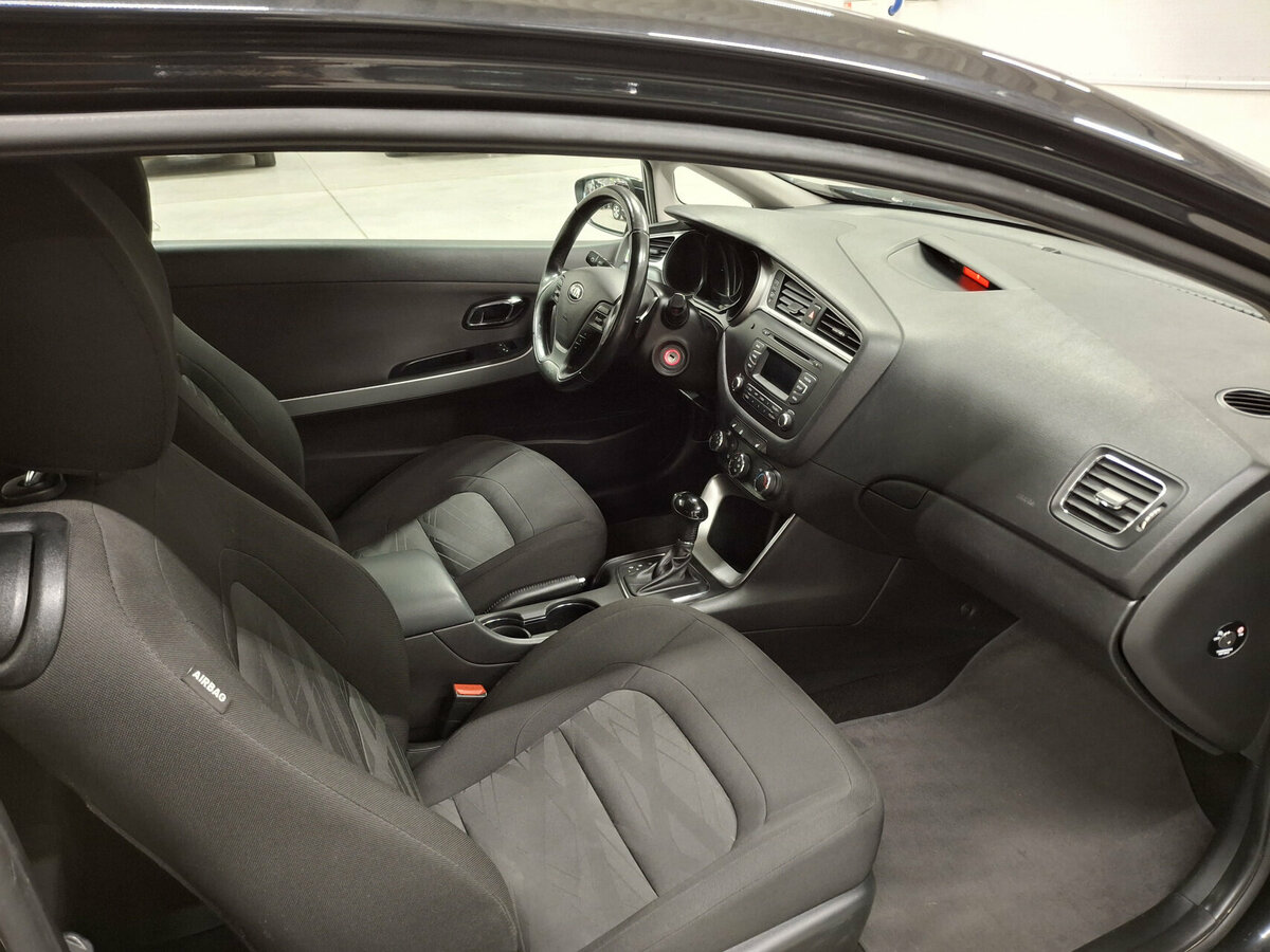 Kia Ceed с пробегом — 2015 год. Фото: #10
