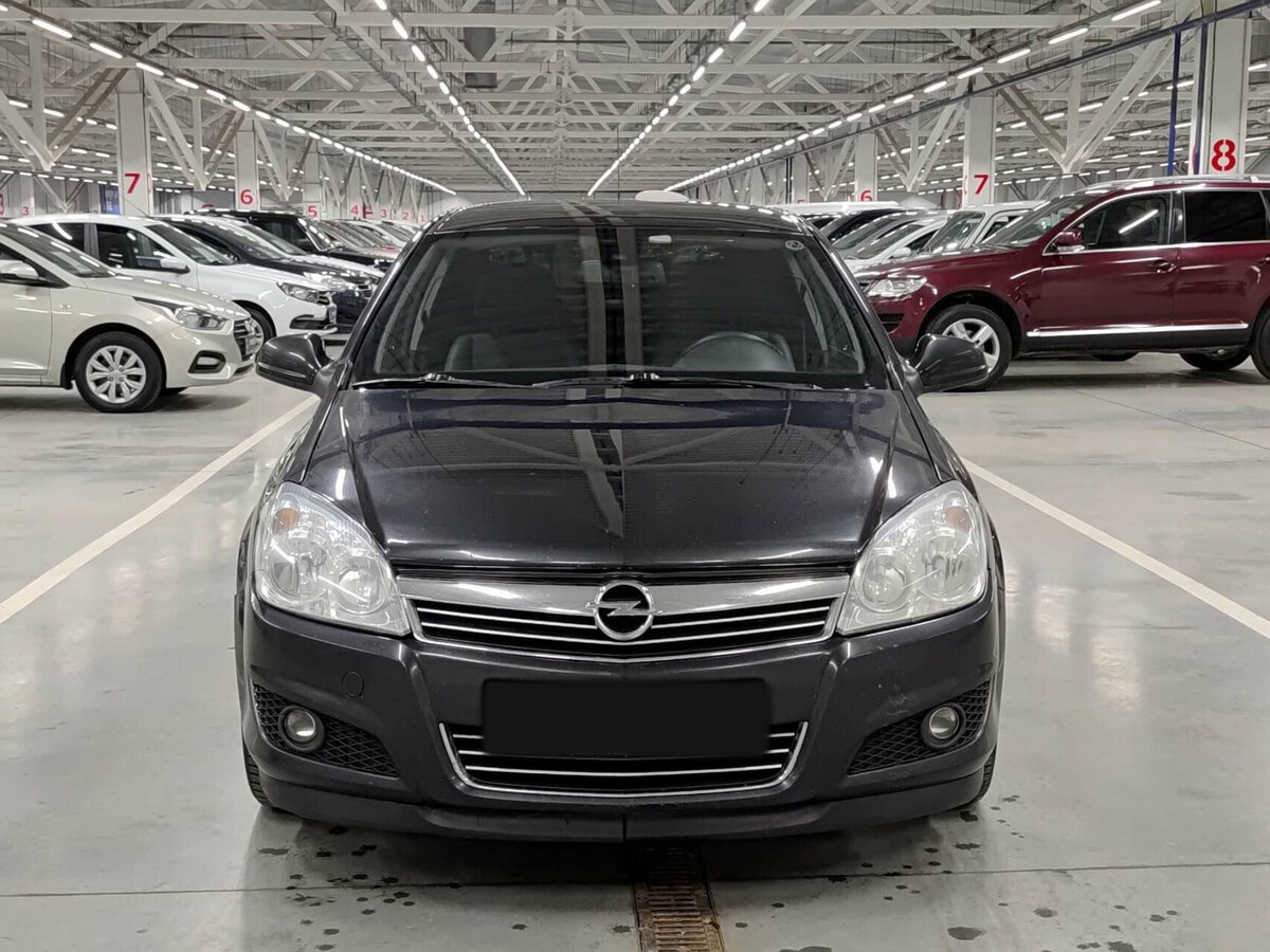 Opel Astra с пробегом — 2012 год. Фото: #1