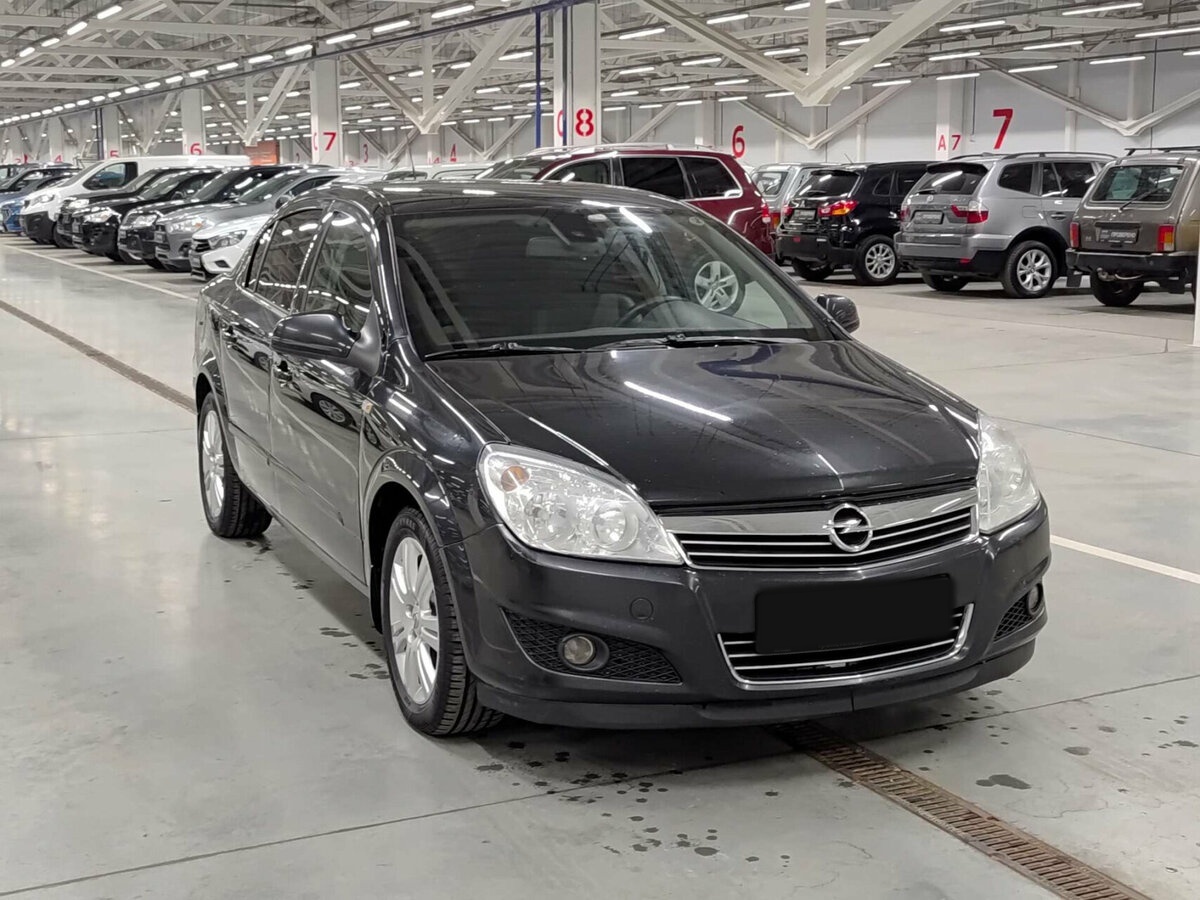 Opel Astra с пробегом — 2012 год. Фото: #2