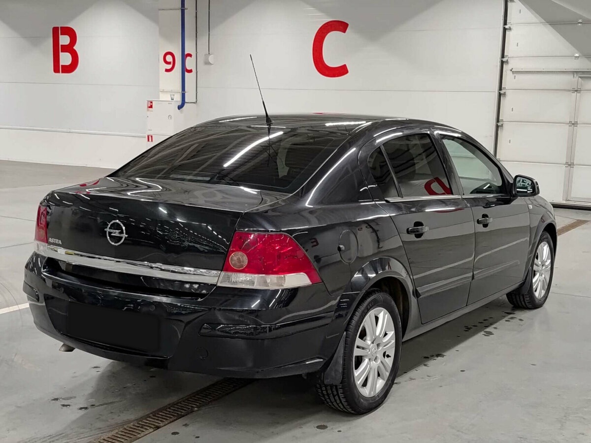 Opel Astra с пробегом — 2012 год. Фото: #4
