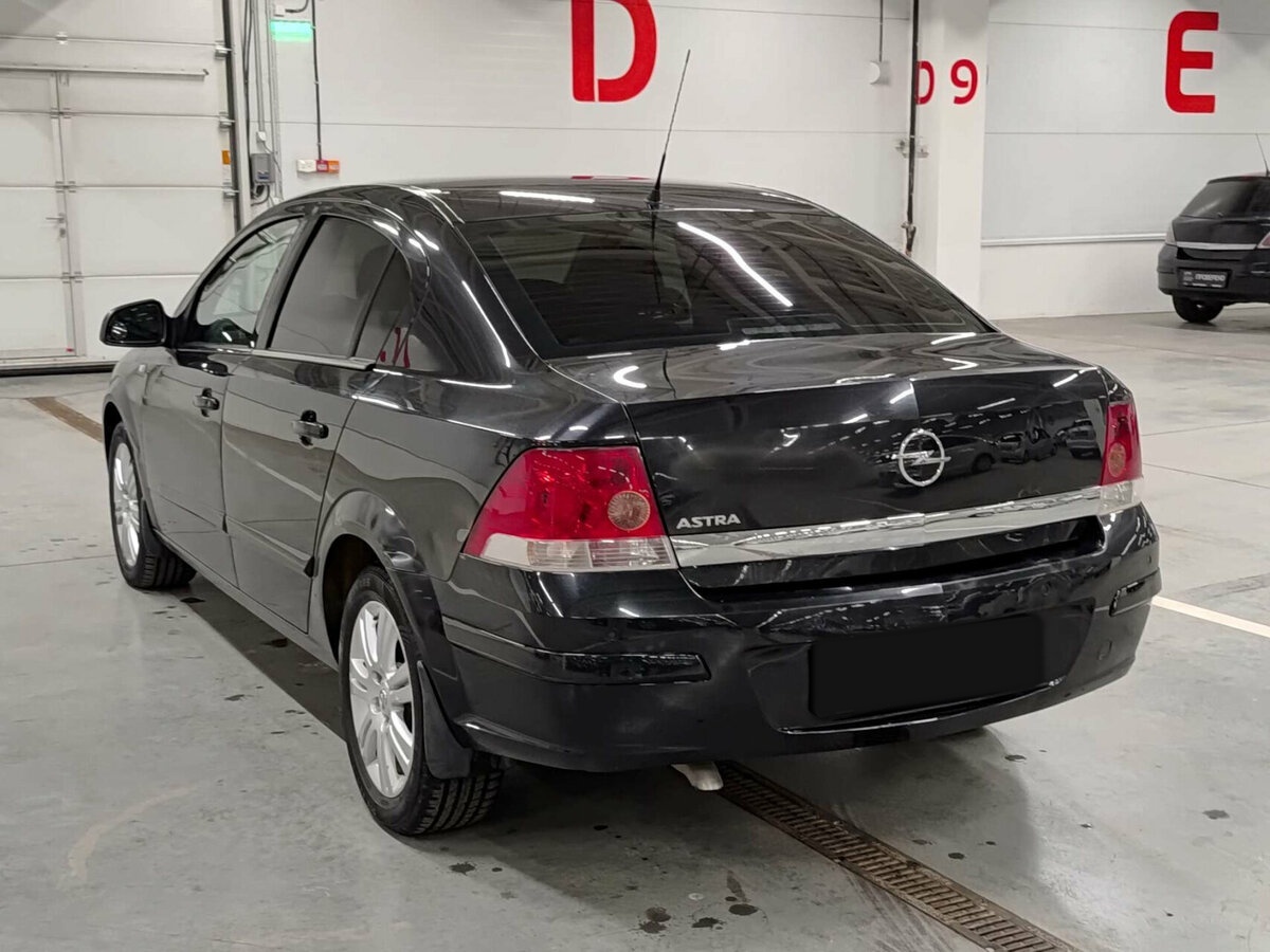 Opel Astra с пробегом — 2012 год. Фото: #6