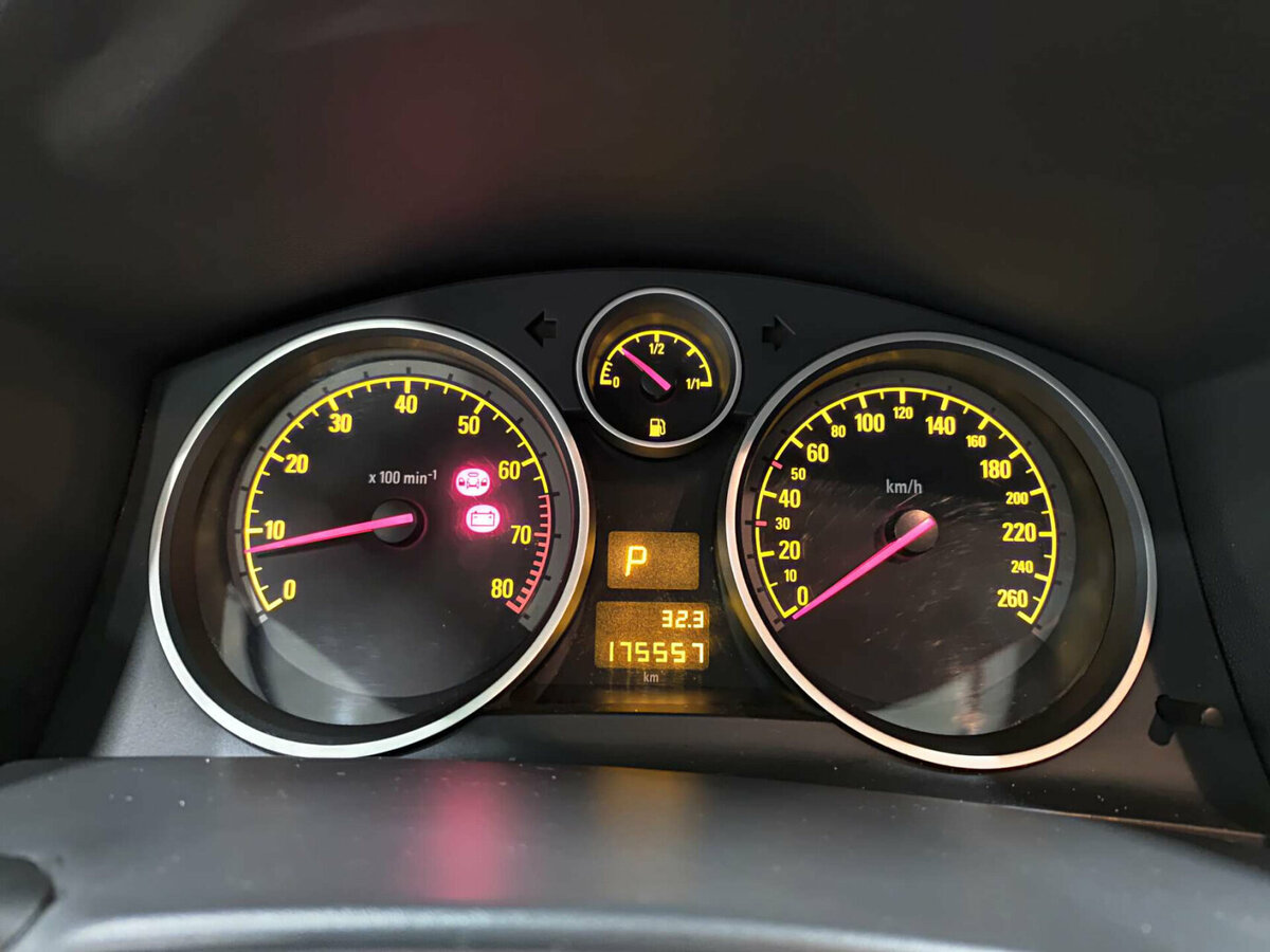 Opel Astra с пробегом — 2012 год. Фото: #12