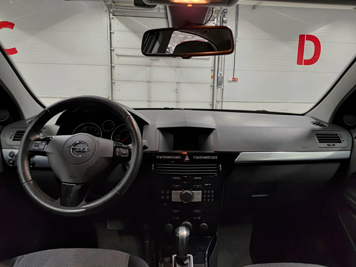 Opel Astra с пробегом — 2012 год. Фото: #13