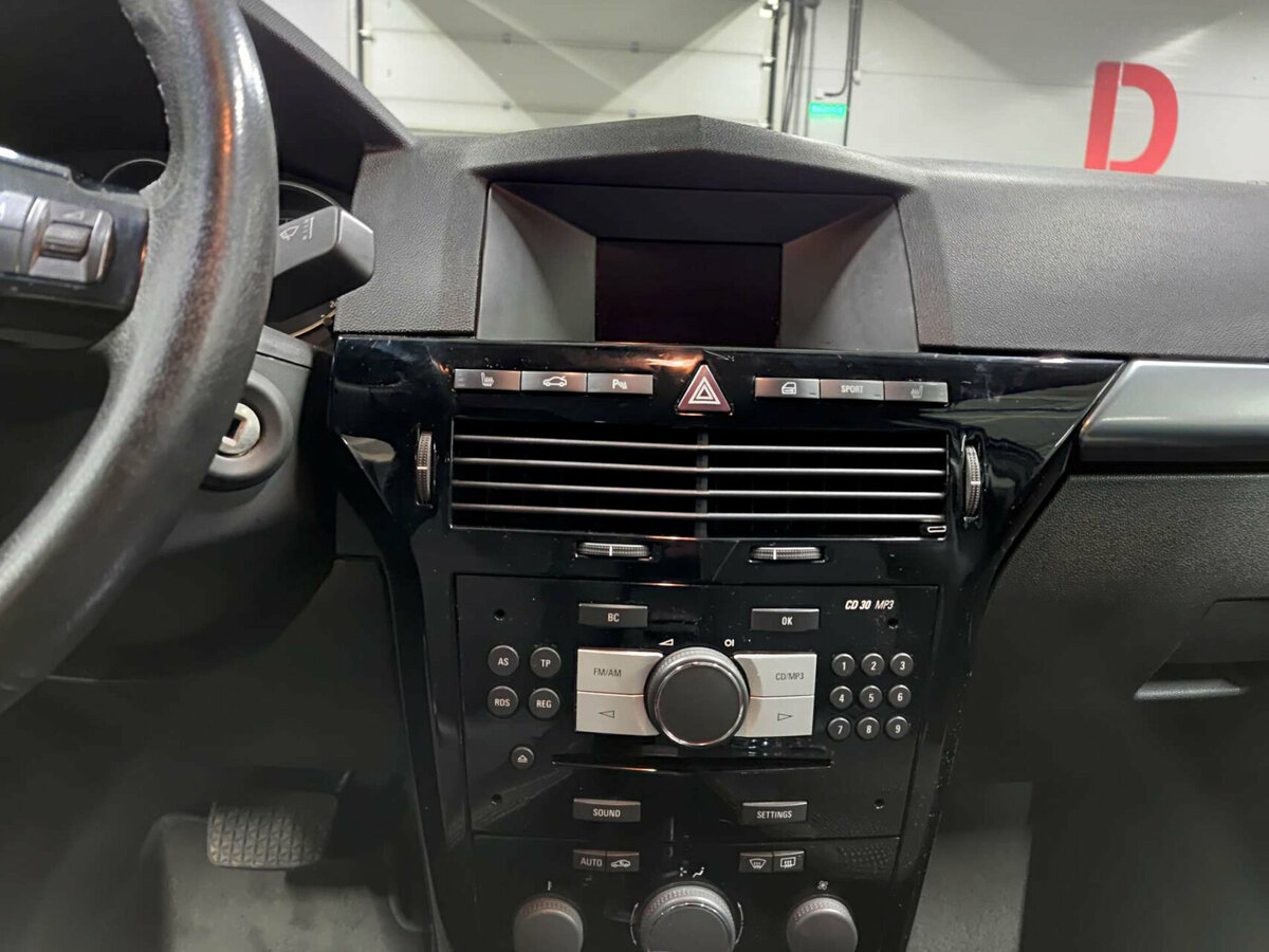 Opel Astra с пробегом — 2012 год. Фото: #14