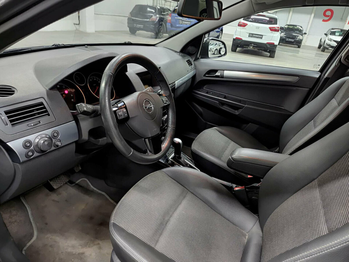 Opel Astra с пробегом — 2012 год. Фото: #15