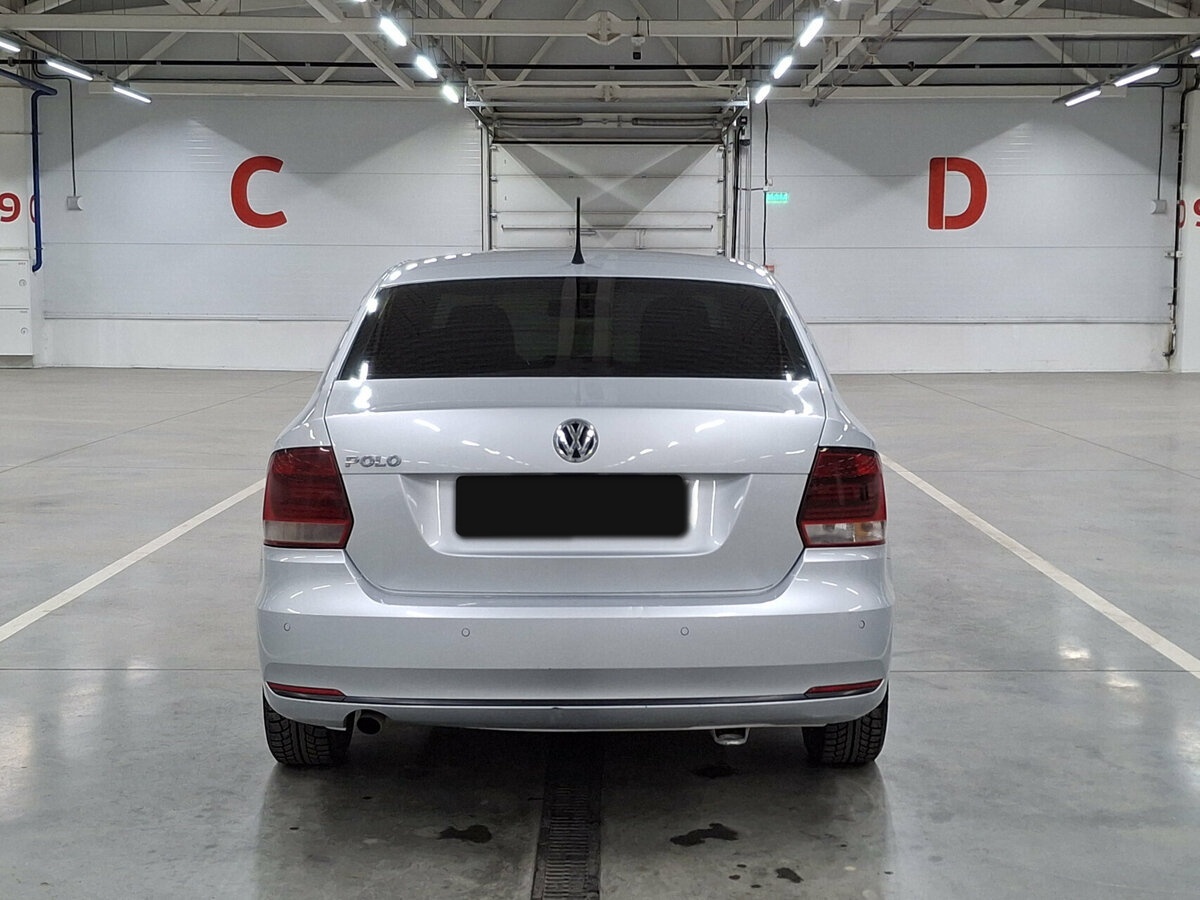 Volkswagen Polo с пробегом — 2015 год. Фото: #5