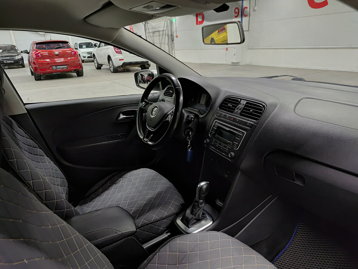 Volkswagen Polo с пробегом — 2015 год. Фото: #10