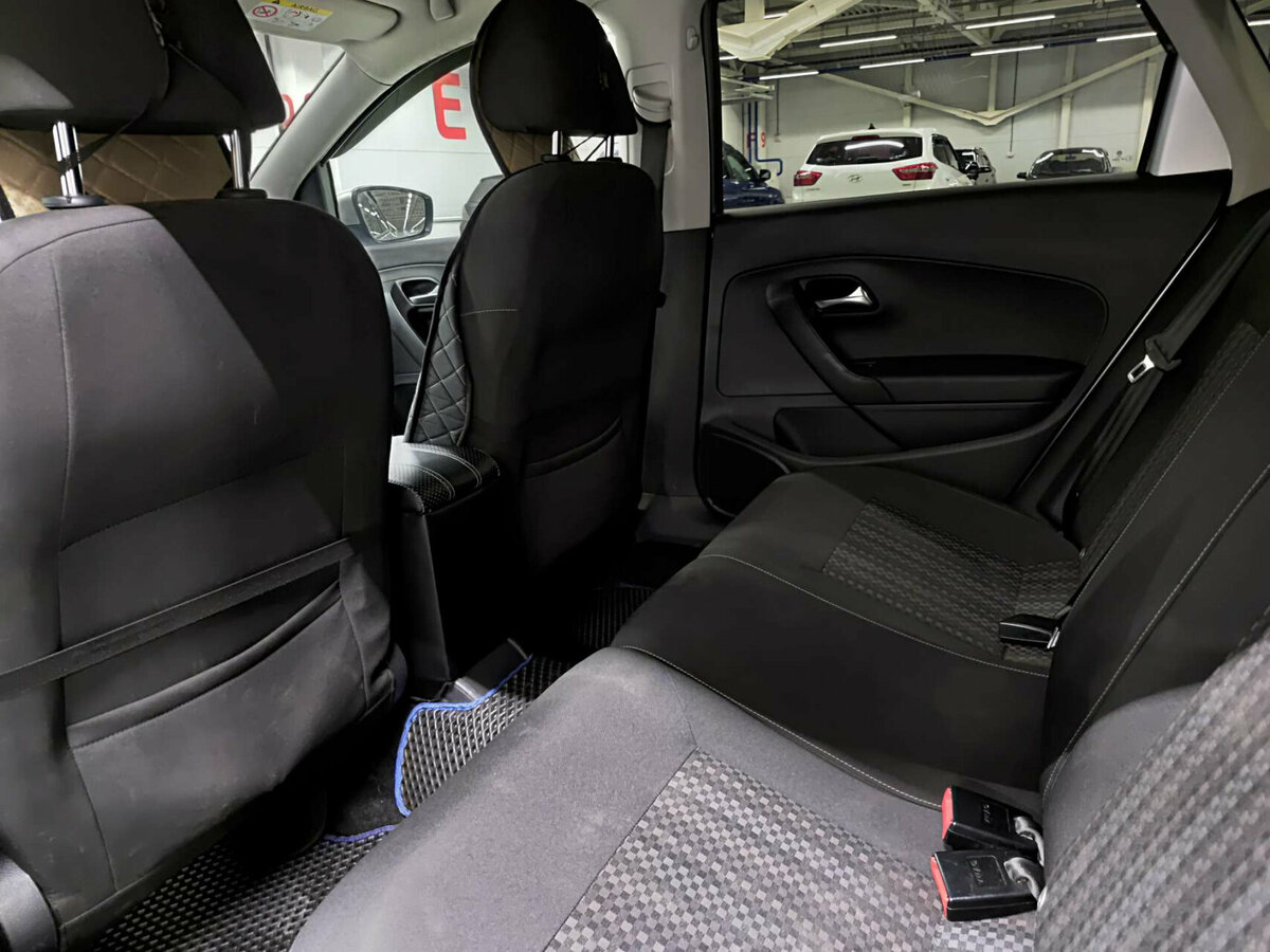 Volkswagen Polo с пробегом — 2015 год. Фото: #11