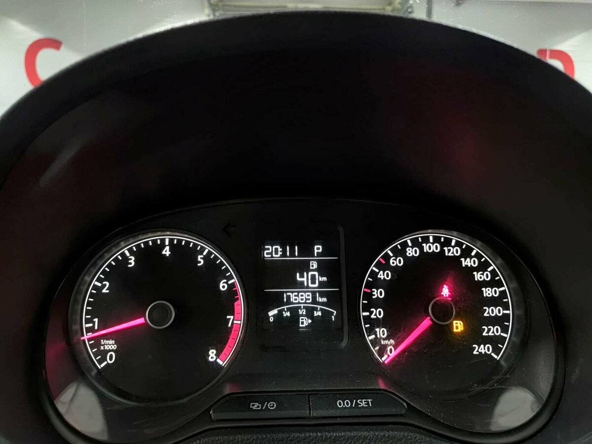 Volkswagen Polo с пробегом — 2015 год. Фото: #12