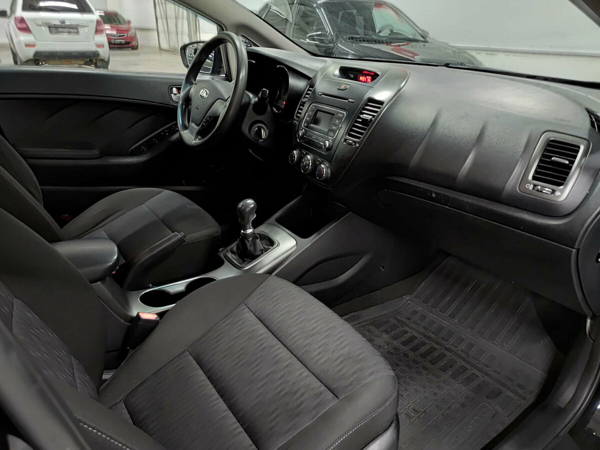 Kia Cerato с пробегом — 2013 год. Фото: #12