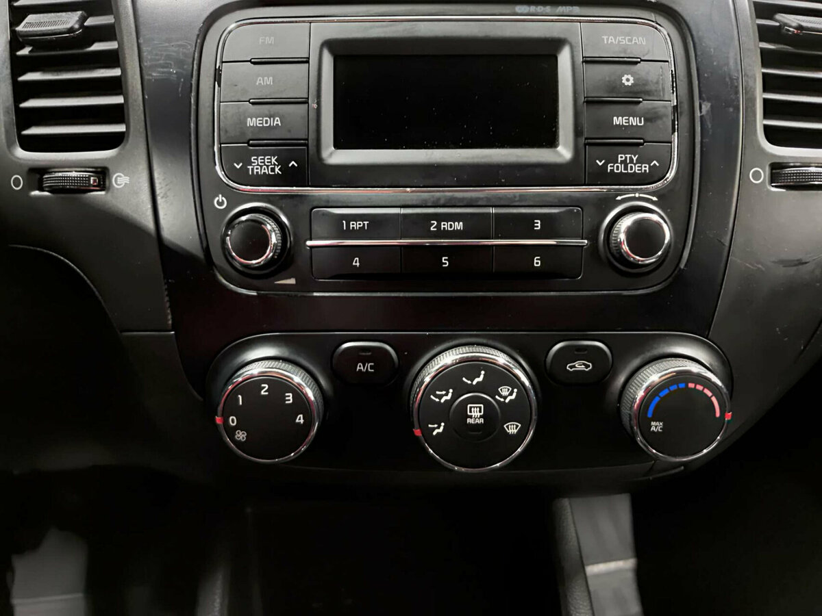 Kia Cerato с пробегом — 2013 год. Фото: #17