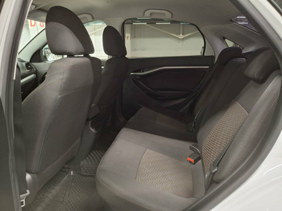 Lada (ВАЗ) Vesta с пробегом — 2020 год. Фото: #11