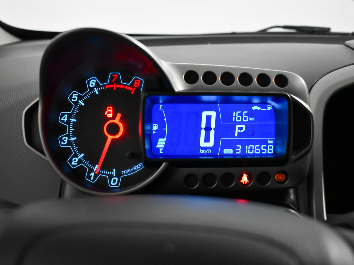 Chevrolet Aveo с пробегом — 2014 год. Фото: #15