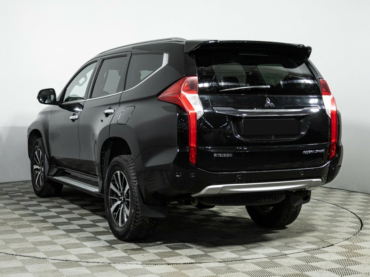Mitsubishi Pajero Sport с пробегом — 2017 год. Фото: #5